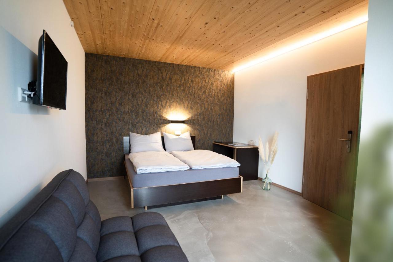 Motel Q Zimmern ob Rottweil エクステリア 写真
