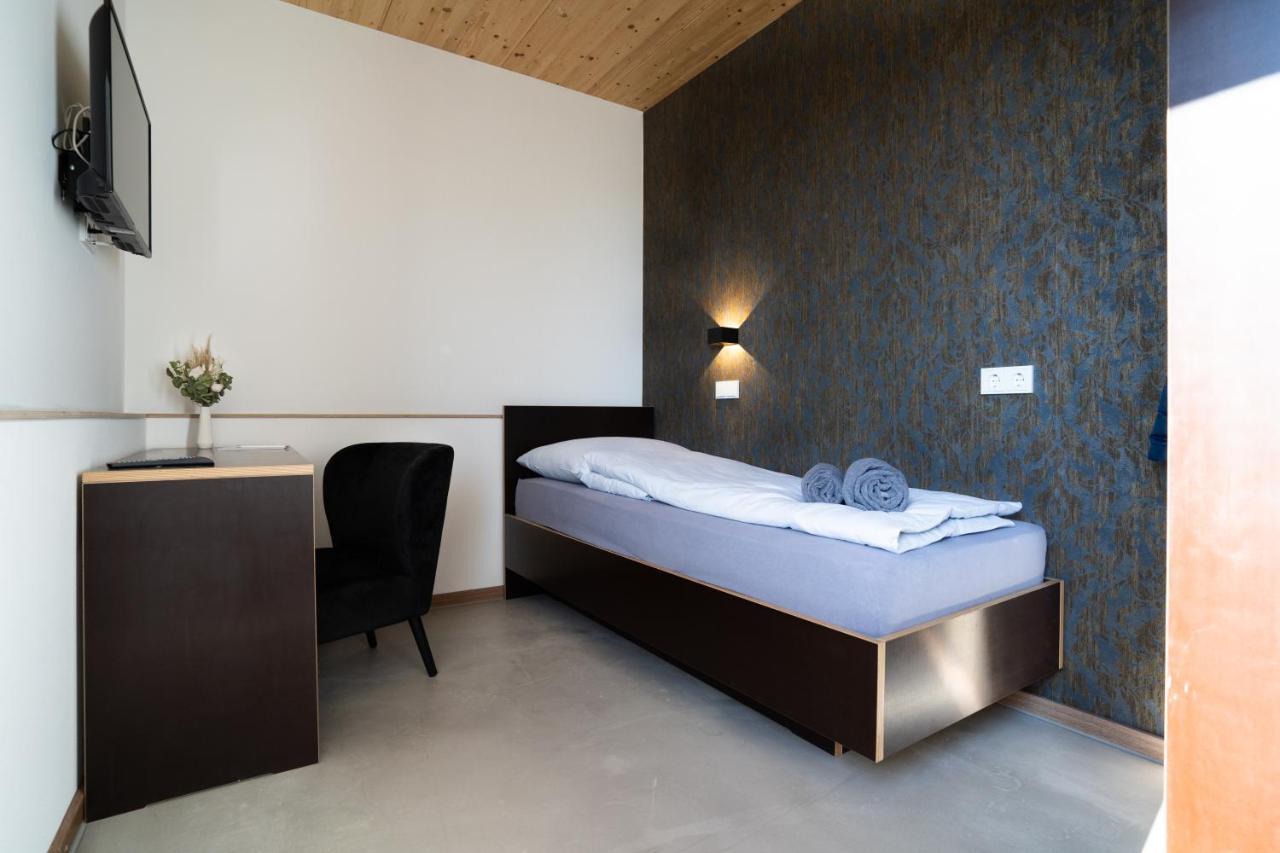 Motel Q Zimmern ob Rottweil エクステリア 写真